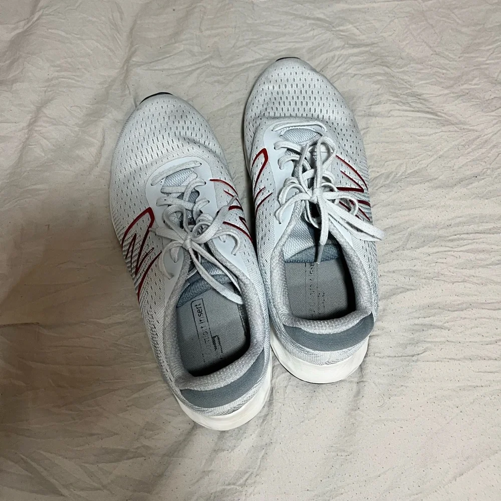 Men’s 9.5 New Balance running shoe - Picture 2 of 5